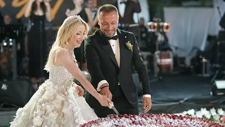 Milas'ta Rüya Gibi Düğün: Demet Akalın Sahne Aldı