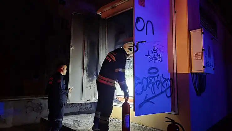 Milas'ta trafo yangını çıktı mahalle karanlığa gömüldü