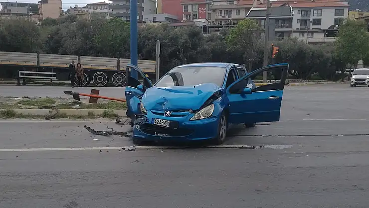 Milas’ta 2 Otomobilin Korkutan Çarpışması