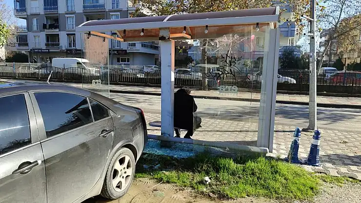 Milas’ta Otobüs Durağı Vandallığına Tepkiler Büyüyor