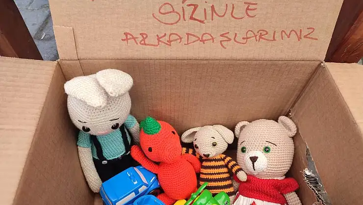 Milas'tan Giden Yardım Kolilerinin İçinden Çıkan Notlar Duygulandırdı