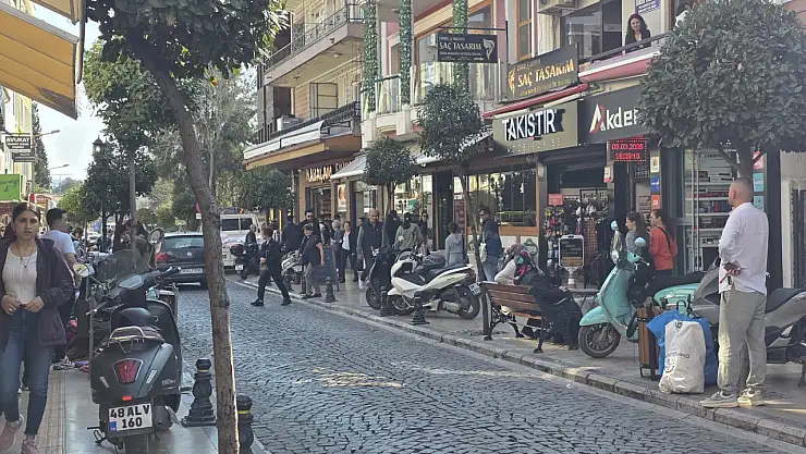 Milas'a bahar geldi! Parklar, bahçeler ve çarşı hareketlendi
