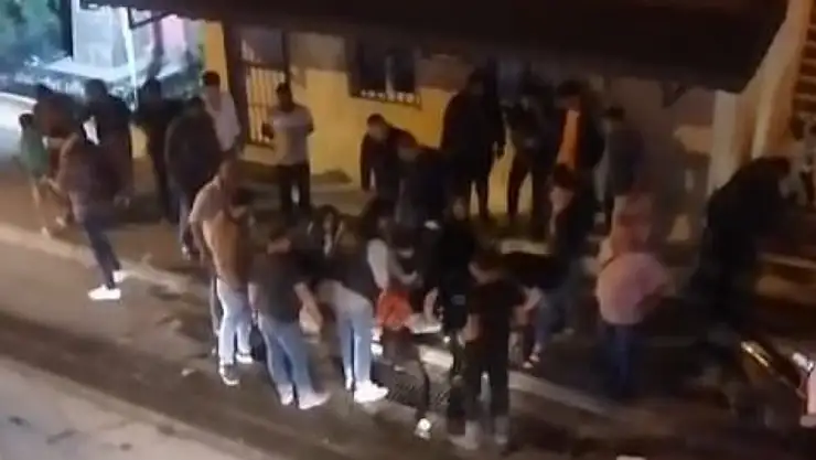 Otomobil ve Motosiklet Çarpıştı: 2 Kişi Yaralandı, Olay Yerinde Arbede Çıktı