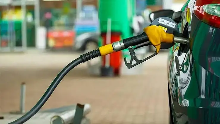 Tabela bu gece yine değişiyor! Benzine bir zam daha
