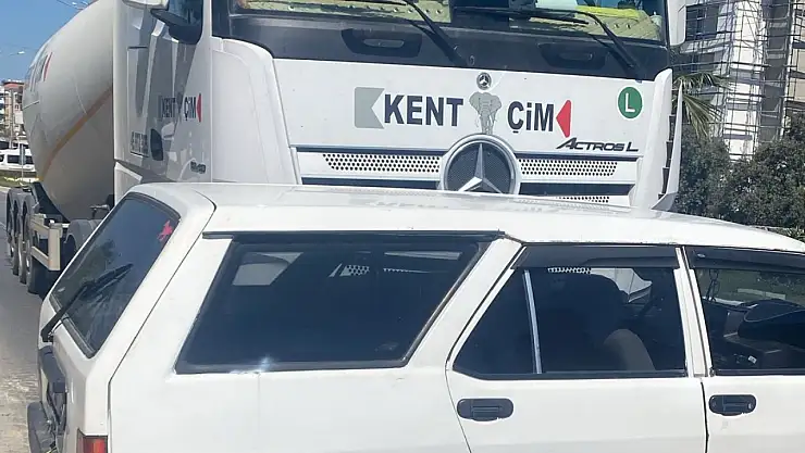 Tırın kör noktasına giren otomobil çarpışmaya neden oldu