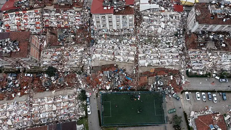 Türkiye’yi sarsan depremin üzerinden iki hafta geçti