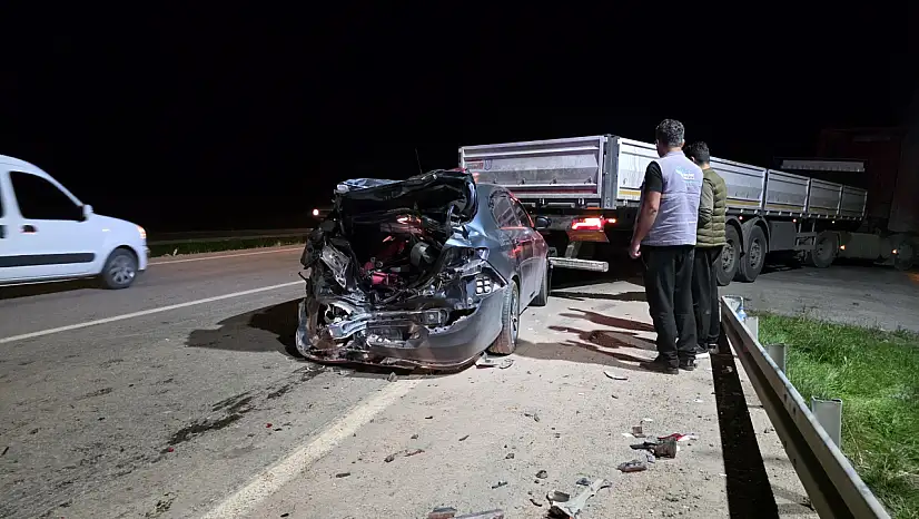 Milas'ta Dönüş Yapmak İsteyen Araç Zincirleme Kazaya Neden Oldu 4 Kişi Yaralandı