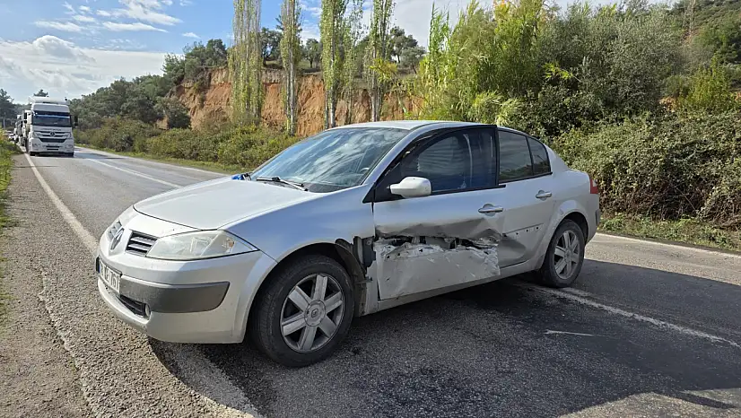 Milas'ta Korkutan Kaza: Kepçenin Kovası Otomobile Saplandı