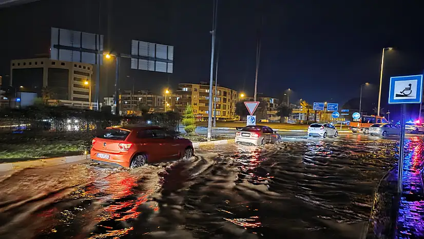 Milas'ta Şiddetli Yağış ve Fırtına Hayatı Felç Etti