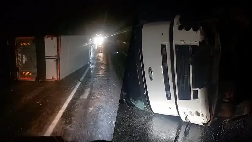 Milas'ta Yağış Kazaya Neden Oldu: Kamyon Devrildi Sürücü Yaralandı