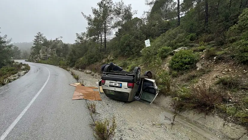 Milas'ta Yağış Kazaya Neden Oldu: Otomobil Takla Attı 2 Kişi Yaralandı