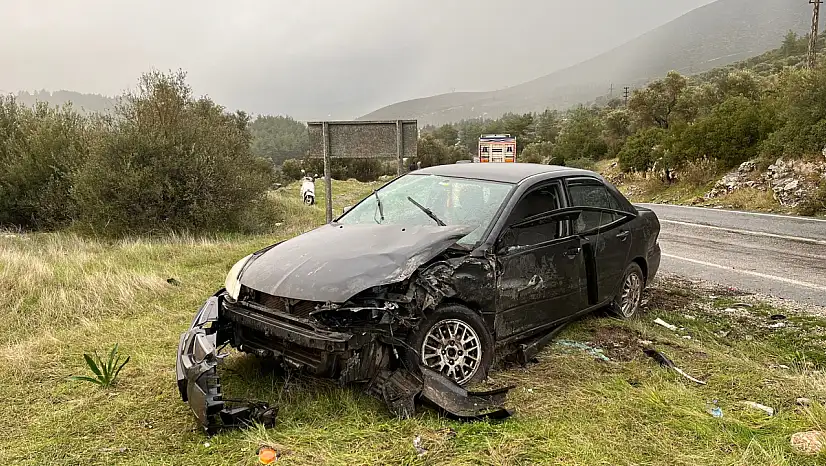 Milas'ta yağışlı havada tır kazası: 2 araçla çarpıştı