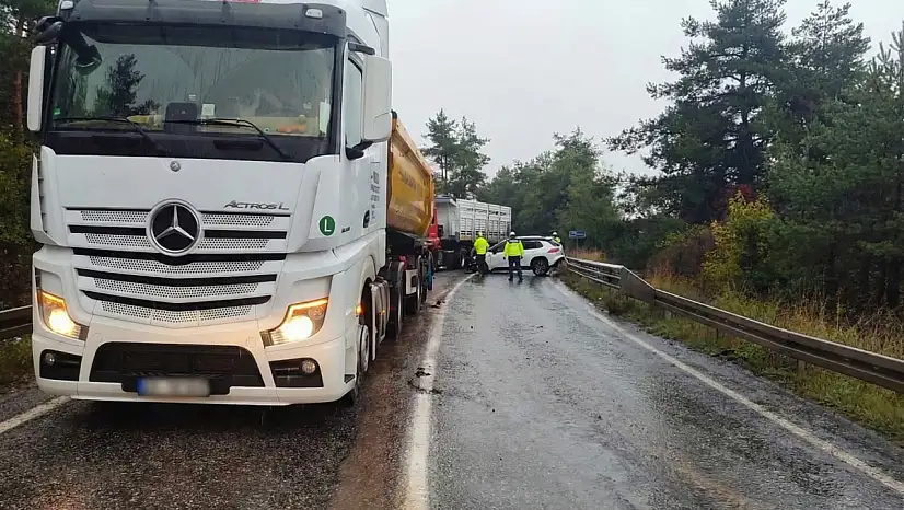 Milas'ta Yağıştan Dolayı Kayan Dorse Otomobile Çarptı 2 Yaralı