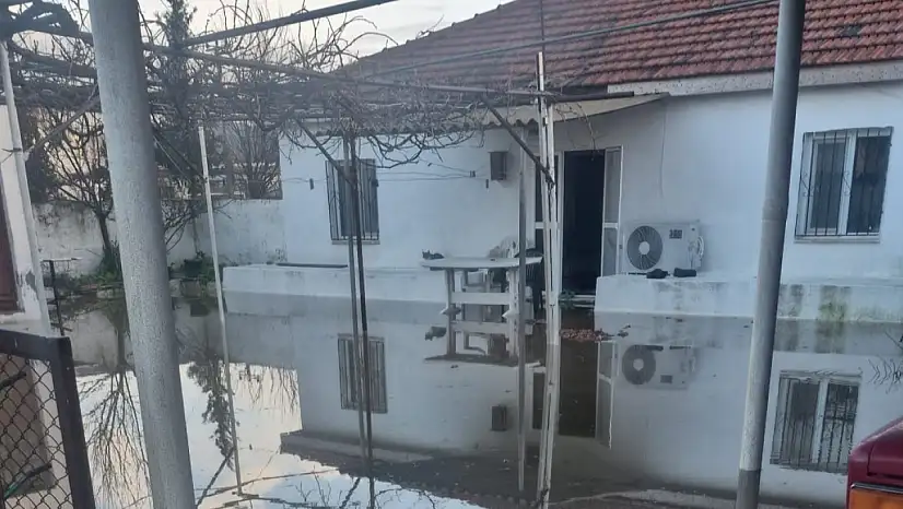 Sokaklar Dereye Döndü: Milas'ta Sağanak Yağışın Bilançosu Ağır Oldu
