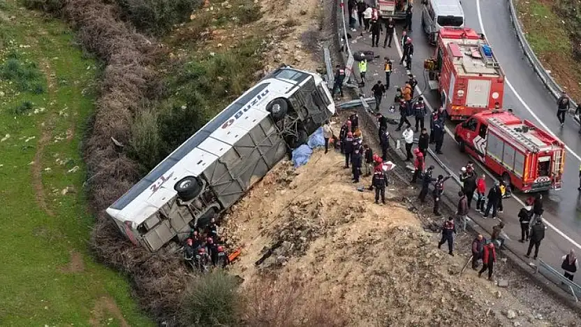 Antalya'da Kara Pazar: Yolcu Otobüsü Şarampole Devrildi, Çok Sayıda Ölü ve Yaralı Var!