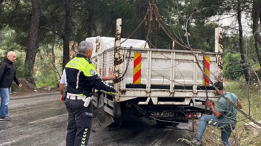 Aşırı Yağış Kazaya Neden Oldu: Milas Ören Yolu Kapandı