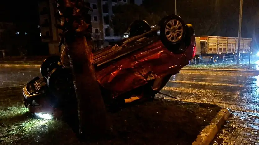Milas Adliye Kavşağı'nda Yine Kaza: Tır ile Çarpışan Otomobil Takla Attı 1 Kişi Yaralandı