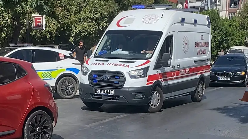 Milas'ta anne ve çocuğu kazada yaralandı