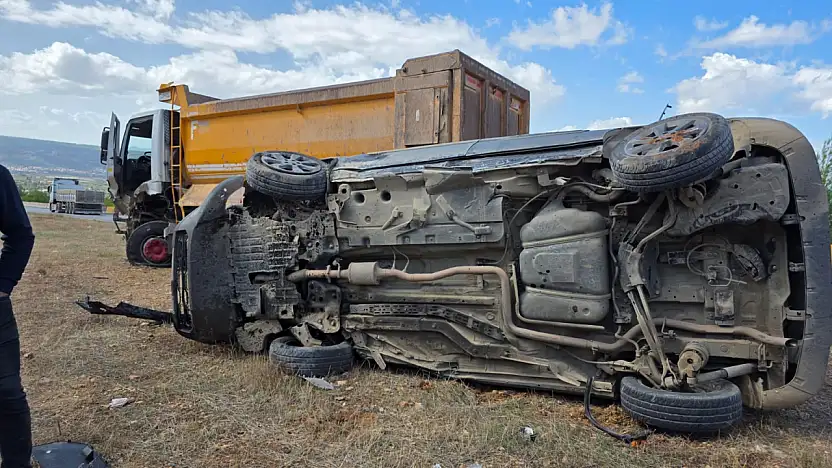 Milas'ta Boğa Yokuşu'nda Kaza: Kamyonla Çarpışan Otomobil Takla Attı 1 Kişi Yaralandı
