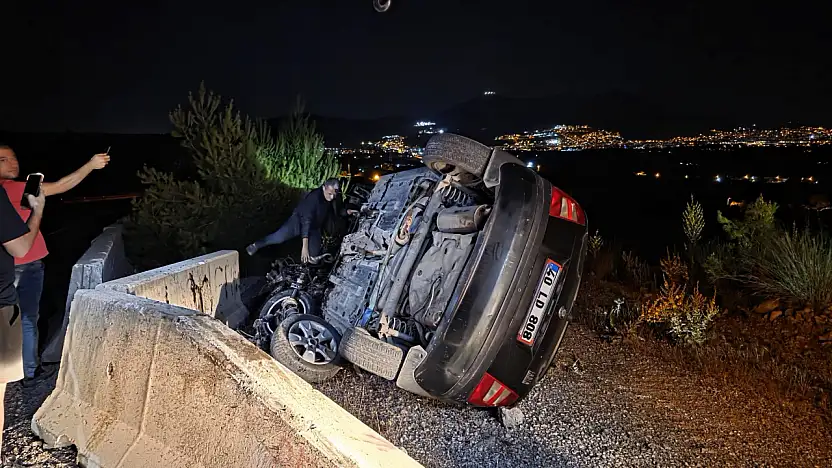 Milas'ta feci kaza: Bariyerlere çarpan otomobil takla attı 1 kişi yaralandı