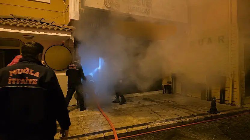 Milas'ta gece yarısı iş yeri yangını mahallede paniğe yol açtı