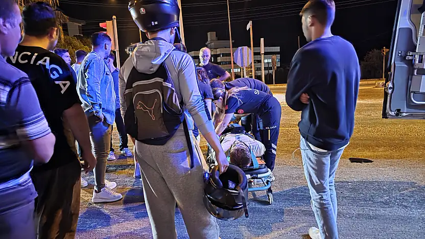 Milas'ta kırmızı ışıkta duran motosiklete otomobil çarptı