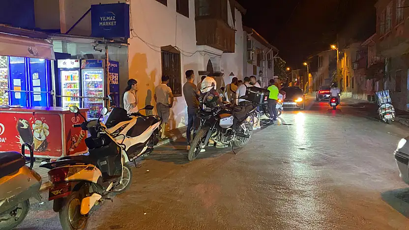 Milas'ta Kontrolden Çıkan Motosiklet Direğe Çarptı: 2 Kişi Yaralandı