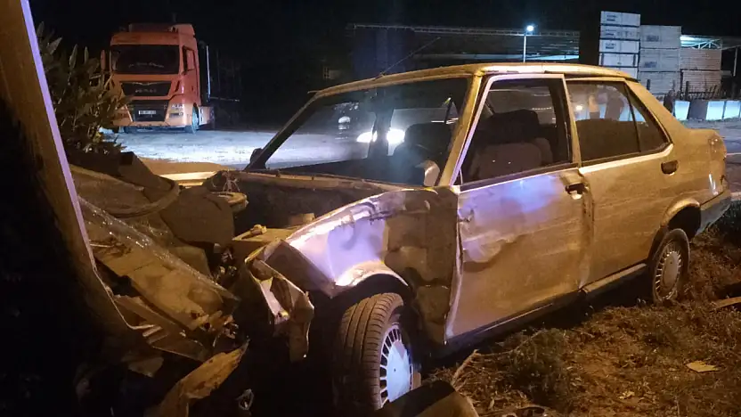 Milas'ta kontrolden çıkan otomobil orta refüje çıktı
