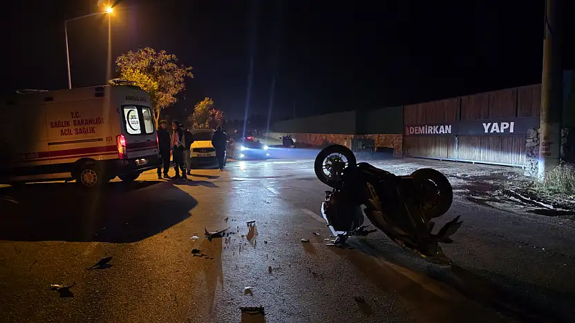 Milas'ta Motosiklete Çarpıp Kaçan Kamyonet Sürücüsü Aranıyor