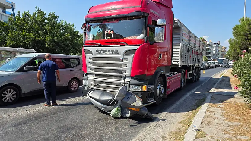 Milas'ta Orta Refüjden Geçmeye Çalışan Motosiklet Tırla Çarpıştı