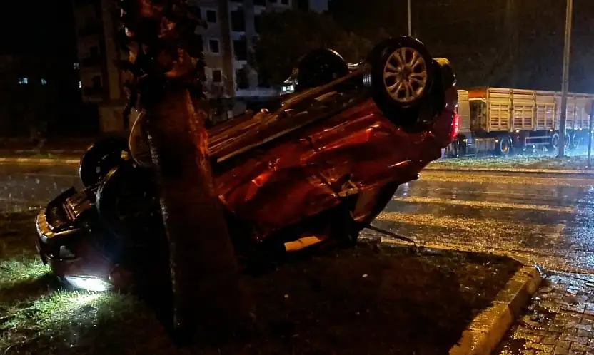 Milas Adliye Kavşağı'nda Yine Kaza: Tır ile Çarpışan Otomobil Takla Attı 1 Kişi Yaralandı