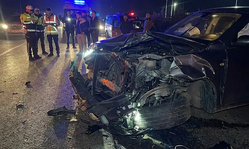 Milas Bodrum Karayolu'nda Üç Araç Birbirine Girdi: 3 Yaralı