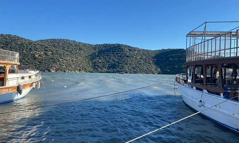 Milas Boğaziçi'nde Can Pazarı: Alabora Olan Tekneden Son Anda Kurtuldular