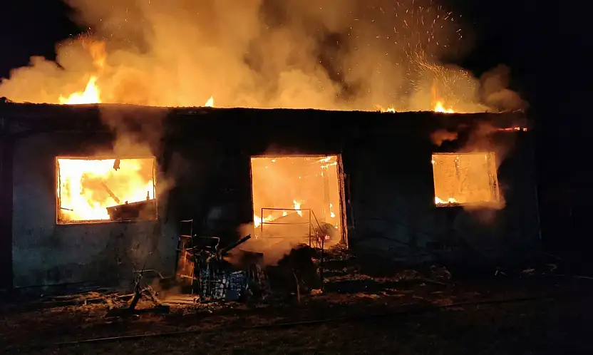 Milas Çamköy'de Metruk Ev Alevlere Teslim Oldu