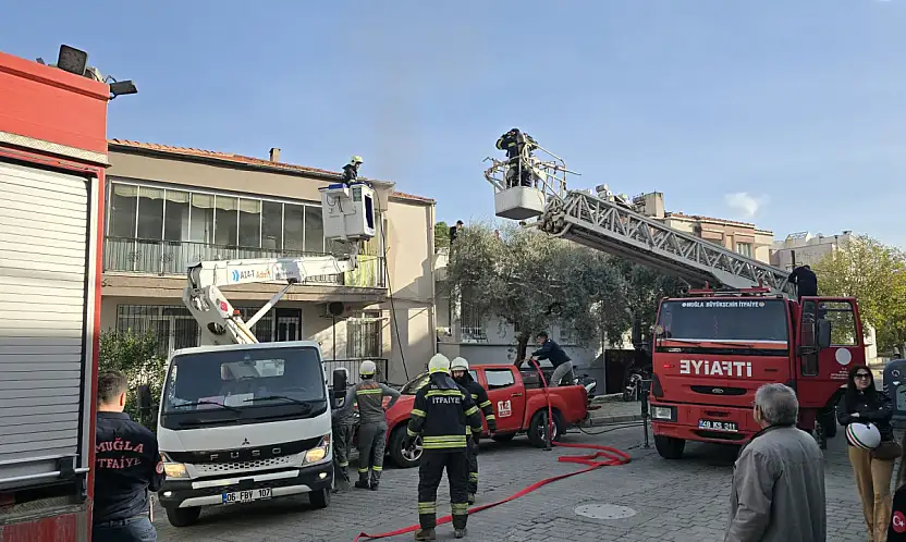 Milas İsmet Paşa Mahallesi'nde 3 Katlı Binada Yangın Çıktı