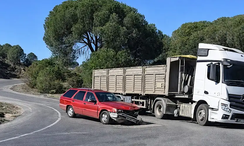 Milas Labranda Yolunda Korkutan Kaza: Şans Eseri Yaralanan Olmadı