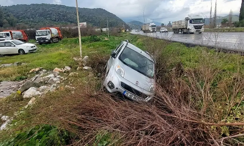 Milas Söke Yolunda Korkutan Kaza: Yağış Nedeniyle Şarampole Uçtu 1 Kişi yaralandı