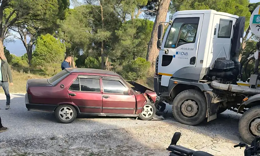 Milas'ta Beton Mikserine Çarpan Otomobilde 4 Kişi Yaralandı