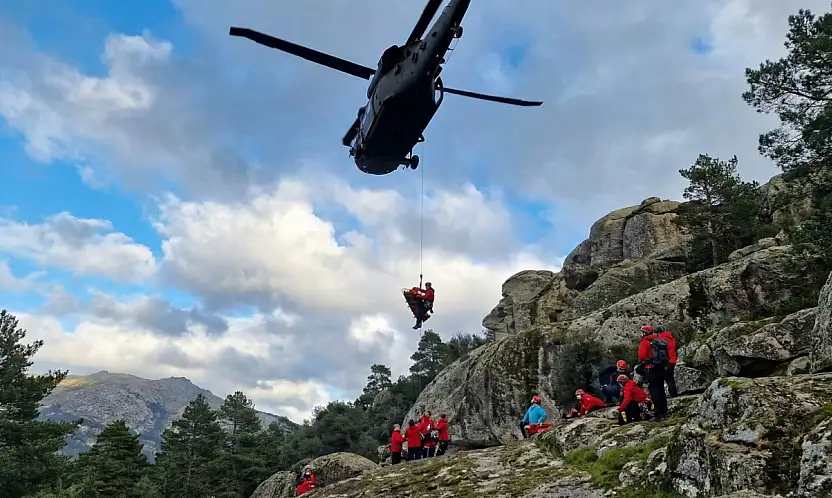 Milas'ta doğa yürüyüşünde yaralanan vatandaş, jandarma helikopteriyle kurtarıldı