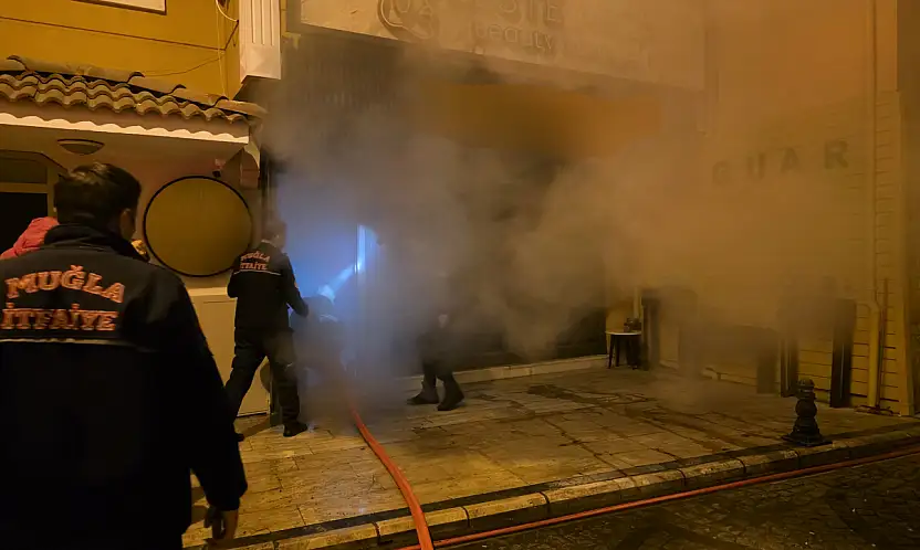 Milas'ta gece yarısı iş yeri yangını mahallede paniğe yol açtı