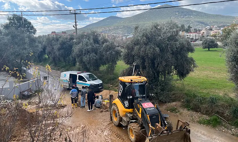 Milas'ta Korkutan Anlar: İş Makinesi Doğalgaz Borusunu Deldi