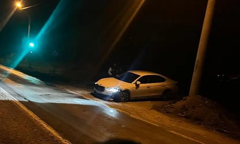 Milas'ta Korkutan Kaza: Tabelalara Çarpıp Şarampole Savruldu