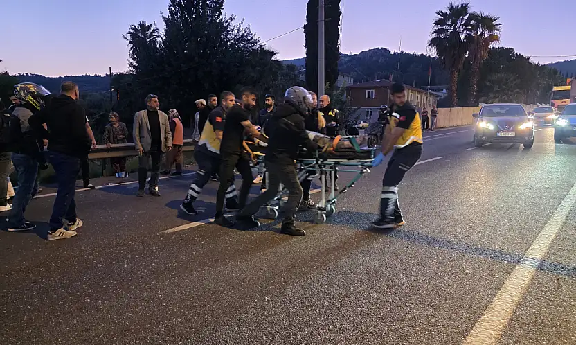 Milas'ta Motosiklet Yayaya Çarptı: İki Kişi Yaralandı