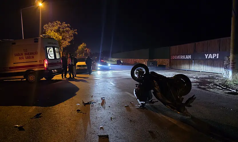 Milas'ta Motosiklete Çarpıp Kaçan Kamyonet Sürücüsü Aranıyor