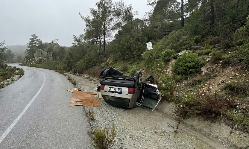 Milas'ta Yağış Kazaya Neden Oldu: Otomobil Takla Attı 2 Kişi Yaralandı