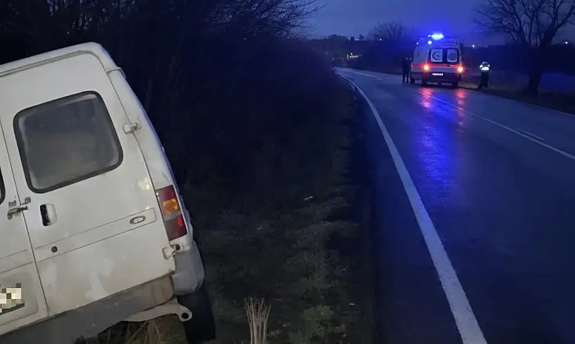 Milas'ta Yağış Kazayı Beraberinde Getirdi: Minibüs Şarampole Uçtu