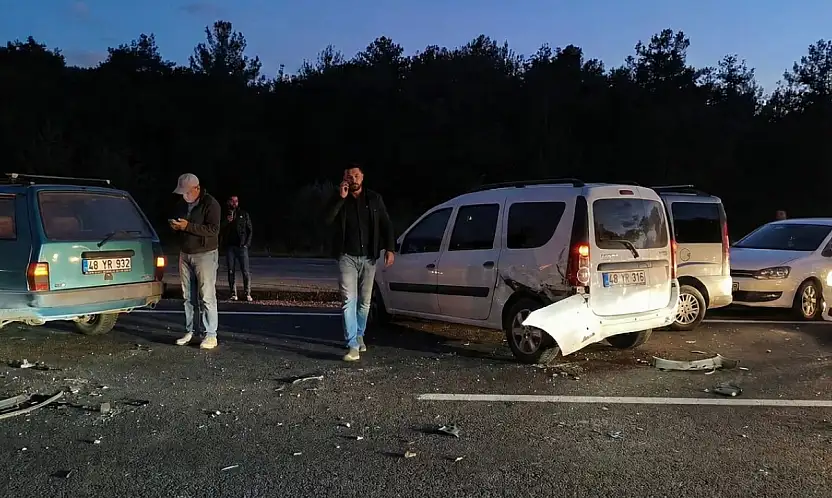 Milas Yatağan Yolunda Zincirleme Kaza: Trafik Kilitlendi