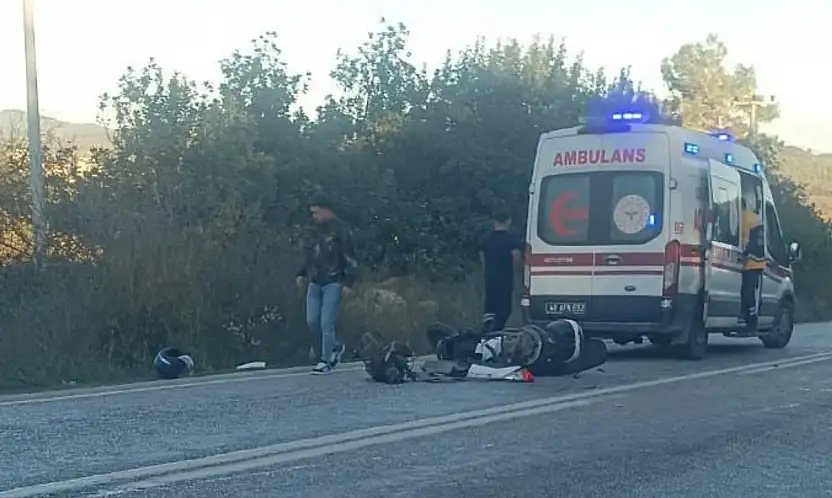 Yolun Ortasında Duran Motosiklet Çarpışmaya Neden Oldu: 2 Yaralı